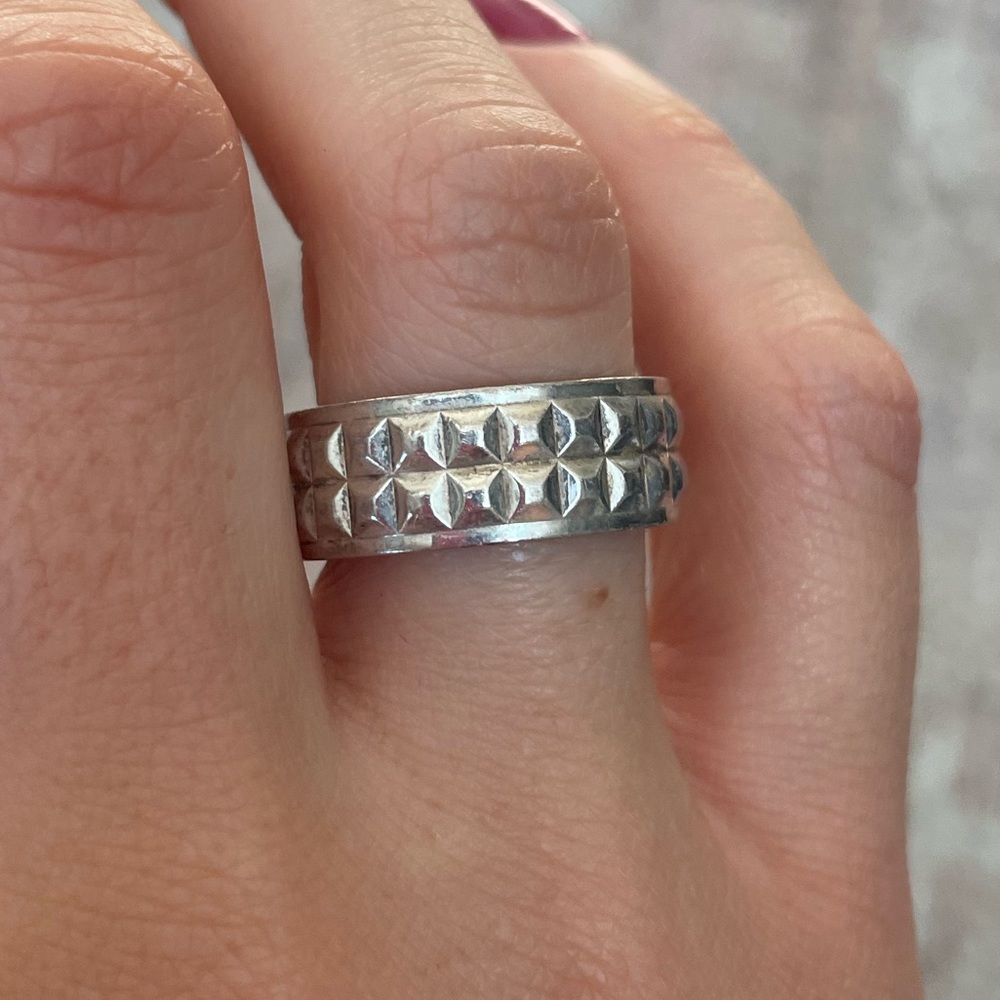 Silver pyramid studded Tiffany ring !